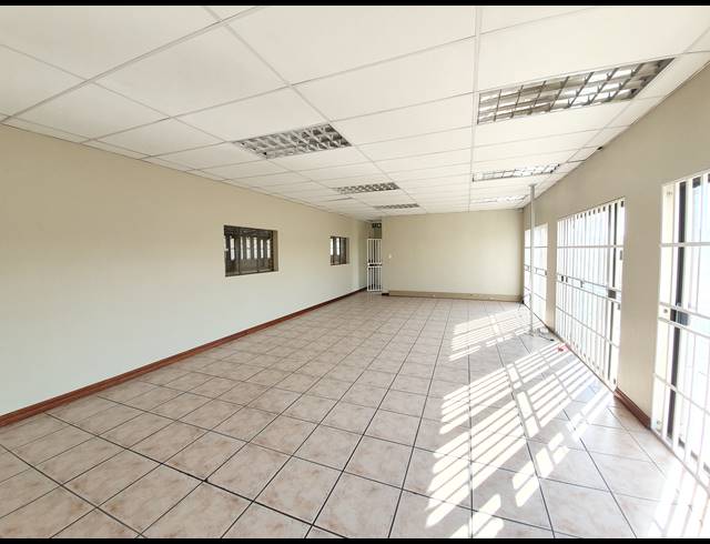 1,998M² WAREHOUSE TO LET IN AMALGAM